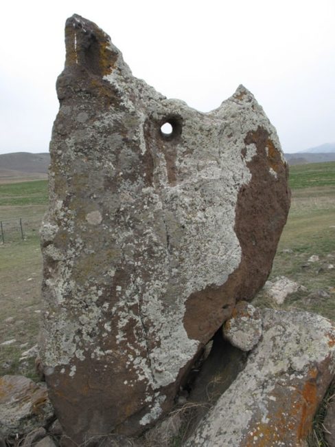 Ermeni Define İşaretleri delikli taş